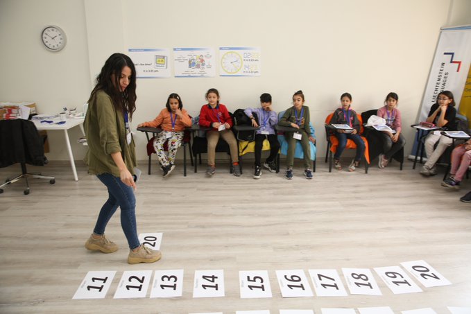 KARAKÖPRÜ’DE ÇOCUKLAR YENİ METOTLARLA İNGİLİZCE ÖĞRENİYOR