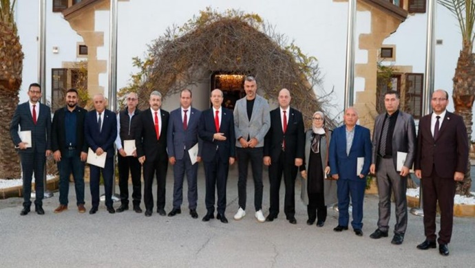 Cumhurbaşkanlığı Halk Konseyi’nin oluşumuna yönelik üçüncü toplantı gerçekleştirildi. Cumhurbaşkanı Tatar   “Tek ses, tek yürek ve bir bütün olarak hareket etmek önemli”