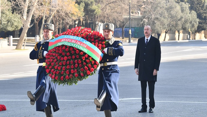 İlham Əliyev Xocalı soyqırımı abidəsini ziyarət edib