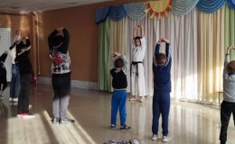 «Единая Россия» организовала занятия по каратэ киокусинкай для детей из ПВР в Астраханской области