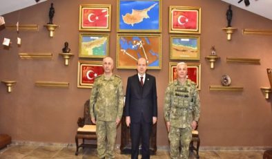 Cumhurbaşkanı Ersin Tatar, KTBK 39’uncu Mekanize Piyade Tümen Komutanlığı’nı ziyaret ederek personelin eğitimlerini yerinde izledi