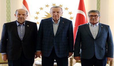 Cumhurbaşkanı Erdoğan, KKTC Cumhurbaşkanı Tatar ve KKTC Başbakanı Üstel ile bir araya geldi