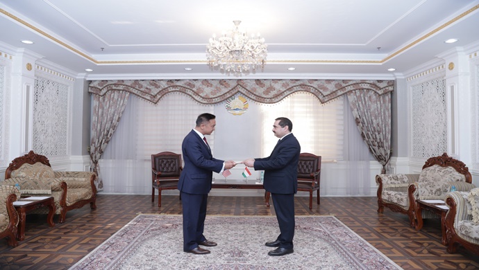 Presentation of copies of the Credentials of the Ambassador of the USA