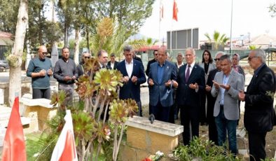 Cumhurbaşkanı Ersin Tatar, TMT’nin kurucularından Hacı İsmail Sadıkoğlu’nun 27. ölüm yıl dönümü dolayısıyla kabri başında düzenlenen anma törenine katıldı