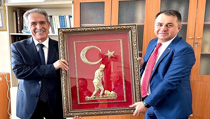 BEKİR AYAZ`DAN TÜRK OCAKLARI EĞİTİM VE KÜLTÜR VAKFI MÜTEVELLİ HEYETİ BAŞKANI PROF. DR. ORHAN KAVUNCU `YA ZİYARET