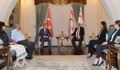 Cumhurbaşkanı Ersin Tatar, Kuzey Kıbrıs Gayrimenkul Değerleme Uzmanları Birliği başkan ve beraberindeki heyeti kabul etti