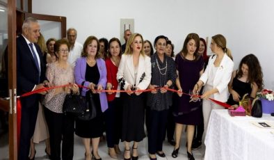 Cumhurbaşkanı Ersin Tatar’ın eşi Sibel Tatar, ‘Evrenin dili’ sergisinin açılışına katıldı