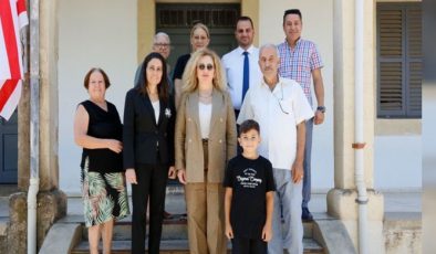 Cumhurbaşkanı Ersin Tatar’ın eşi Sibel Tatar, kendisinin öncülük ettiği Cumhurbaşkanlığı himayelerindeki “İpeğin Kuzey Kıbrıs’ta Yeniden Doğuşu” projesi kapsamındaki ipek dokuma çalışmalarını ziyaret etti