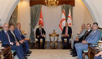 Cumhurbaşkanı Ersin Tatar, Türkiye Kamu Çalışanları Sendikaları Konfederasyonu (Türkiye Kamu-Sen) heyetini kabul etti