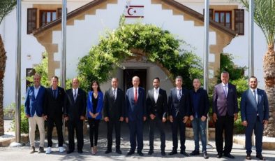 Cumhurbaşkanı Ersin Tatar, göreve gelen Kıbrıs Türk Spor Yazarları Derneği’ni kabul etti