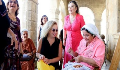 Cumhurbaşkanı Ersin Tatar’ın eşi Sibel Tatar, Üzüm Şenliği’ne katıldı