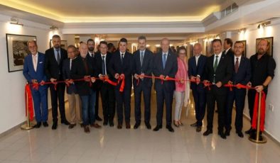 Cumhurbaşkanı Ersin Tatar, Yakın Doğu Üniversitesi’nde Tokat protokol heyeti onuruna düzenlenen Güzel Sanatlar “Eylül Sergisi’nin” açılışına katıldı.