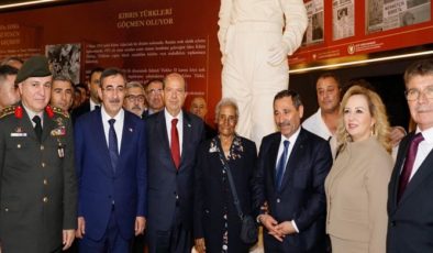 Cumhurbaşkanı Ersin Tatar, müze yapımında emeği geçenlere belge takdim etti