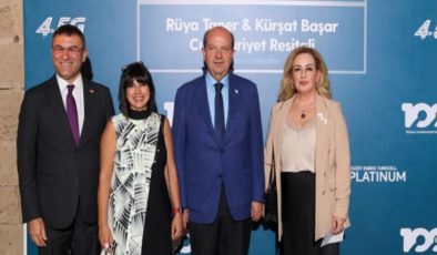 Cumhurbaşkanı Ersin Tatar ve eşi Sibel Tatar, Cumhuriyet Resitali’ni izledi