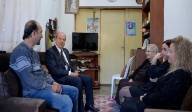 Cumhurbaşkanı Ersin Tatar, şehit ailelerini ziyaret etti