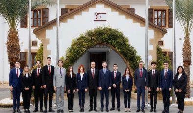 Cumhurbaşkanı Ersin Tatar, İstanbul Bahçeşehir Üniversitesi Siyaset Bilimi Uluslararası İlişkiler bölümü öğrencilerini kabul etti