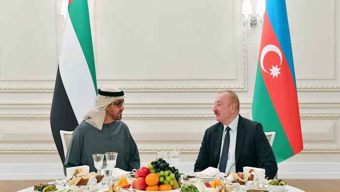 İlham Aliyev adına ülkemize resmi ziyarette bulunan Birleşik Arap Emirlikleri Devlet Başkanı Şeyh Muhammed bin Zayed Al Nahyan onuruna resmi bir ziyafet düzenlendi.