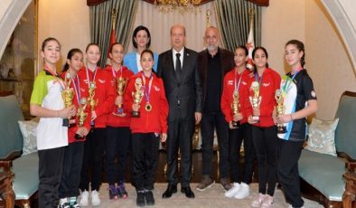 Cumhurbaşkanı Ersin Tatar, çocuk fitness milli takım sporcularını kabul etti