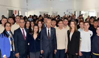 Cumhurbaşkanı Ersin Tatar, Geçitkale Cumhuriyet Lisesi’ni ziyaret etti, öğrencilere öğütler vererek, tavsiyelerde bulundu