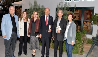 Cumhurbaşkanı Ersin Tatar ve eşi Sibel Tatar, “Kıbrıs’ta Jön Türk Hareketi – Kulüp” kitabının tanıtım ve imza etkinliğine katıldı