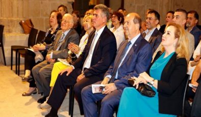 Cumhurbaşkanı Ersin Tatar, eşi Sibel Tatar ile birlikte, 26. Kuzey Kıbrıs Uluslararası Bellapais Müzik Festivali açılış gala konserinde Türkiye’nin Renkleri Şan Resitali’ni izledi
