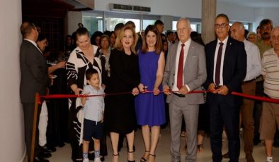 Cumhurbaşkanı Ersin Tatar’ın eşi Sibel Tatar, Lefkoşa Anadolu Güzel Sanatlar Lisesi’nin düzenlediği serginin açılışını gerçekleştirdi